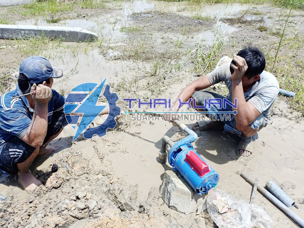 Thợ sửa máy bơm nước Bình Dương