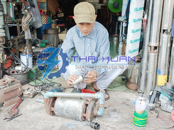 Thợ sửa máy bơm nước Quận 1
