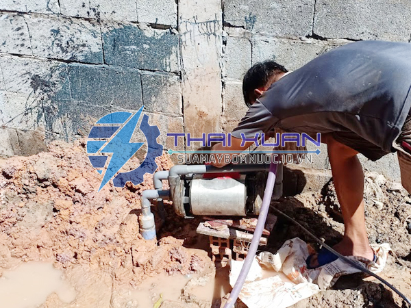 Thợ sửa máy bơm nước Quận 12