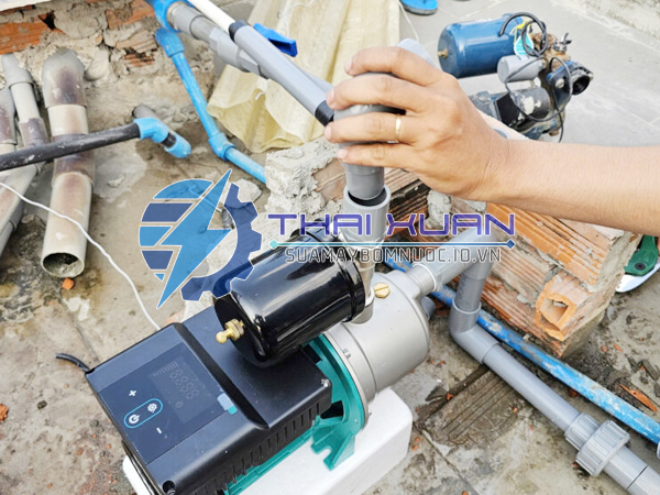 Thợ sửa máy bơm tăng áp tại nhà 24/7