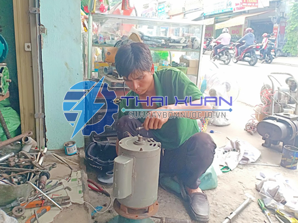 Thợ sửa máy bơm nước Quận 2